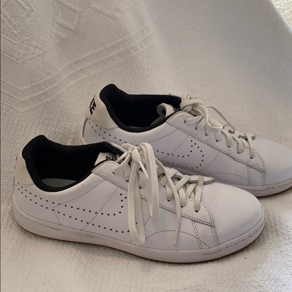 Nike white tennis shoes